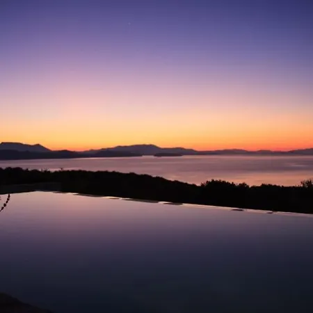 Anatoli - Luxury Seafront With Private Infinity Pool וילה סיבוטה