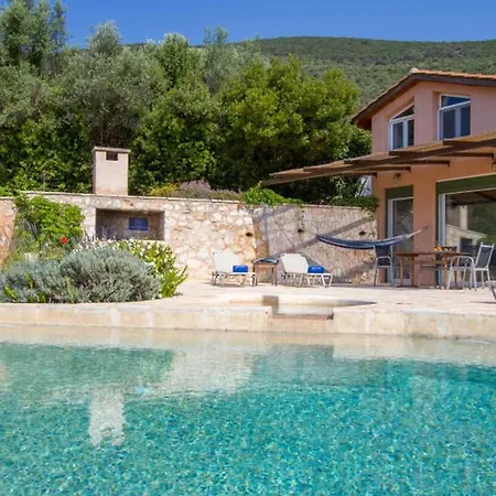 וילה Anatoli - Luxury Seafront With Private Infinity Pool סיבוטה