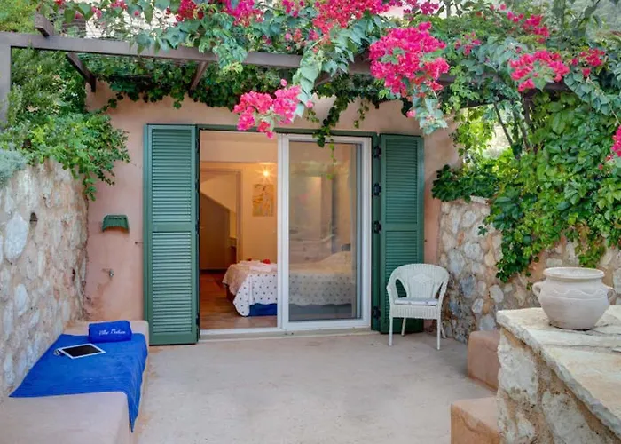 Anatoli Villa *